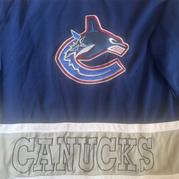 VTG Vancouver Canucks NHL Mighty Mac Hockey Jersey Youth Size: XL (18) - Picture 2 of 6